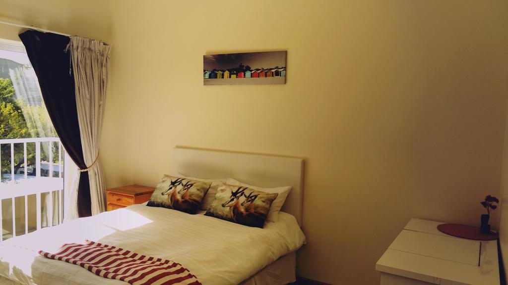 12 Greenpoint Guesthouse เคปทาวน์ ภายนอก รูปภาพ